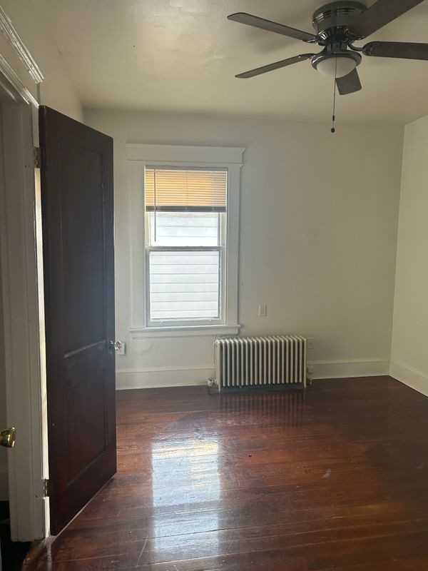 214 Oak St - Photo 4 of 8