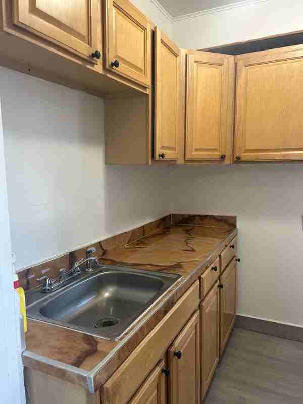 214 Oak St - Photo 5 of 8