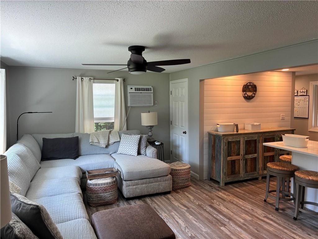 283 Balsam Rd - Photo 4 of 12