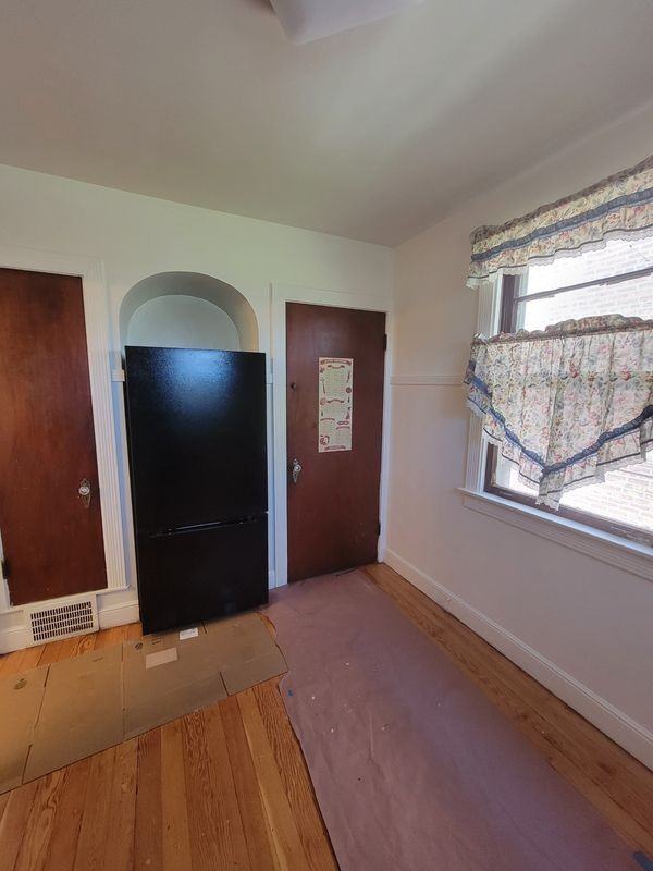 10529 S Eberhart Ave - Photo 5 of 14