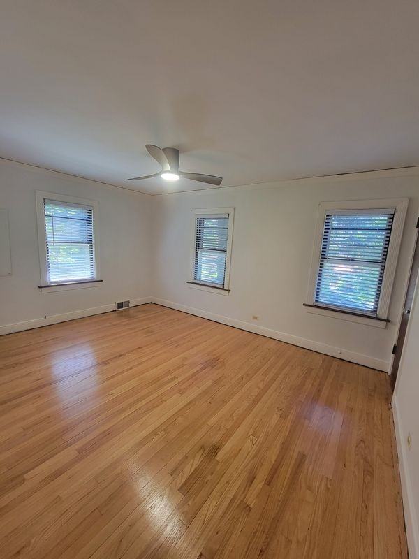 10529 S Eberhart Ave - Photo 6 of 14