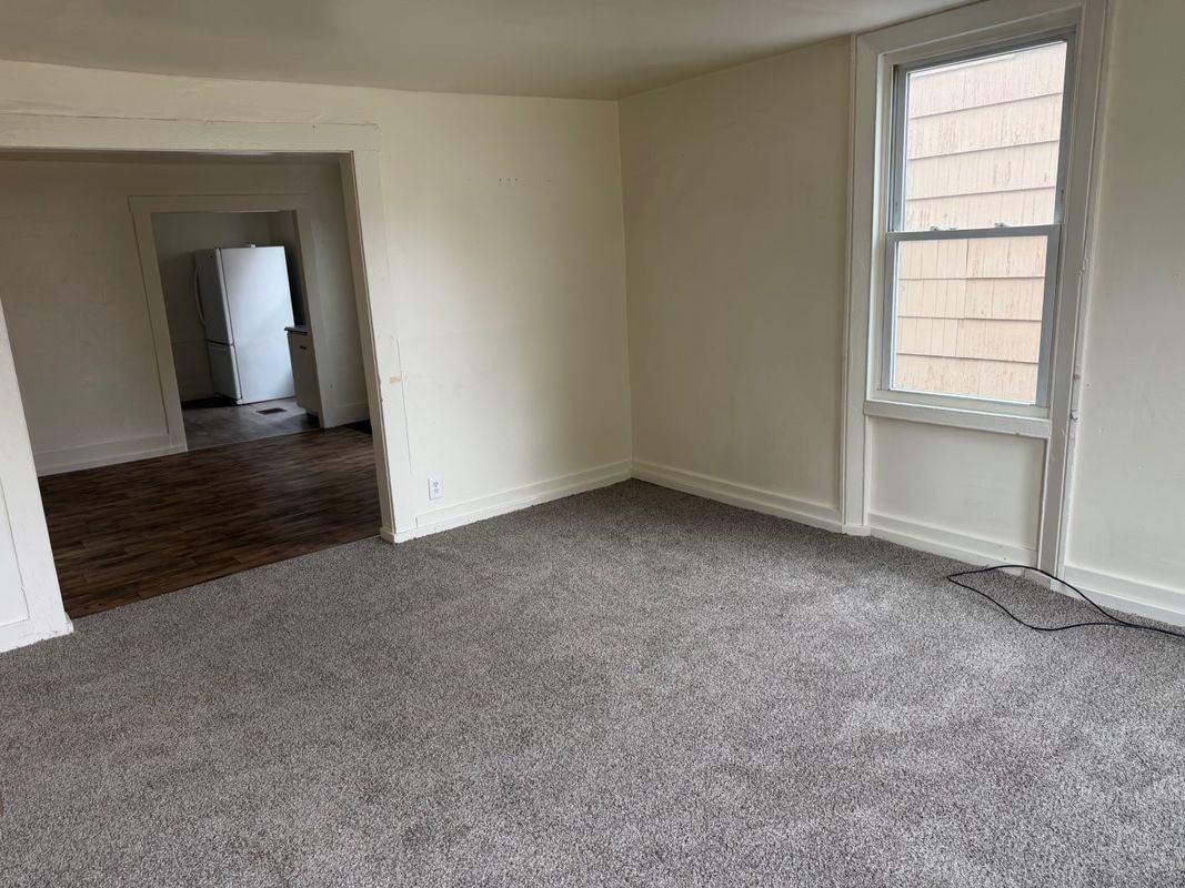 312 Utica St - Photo 3 of 16