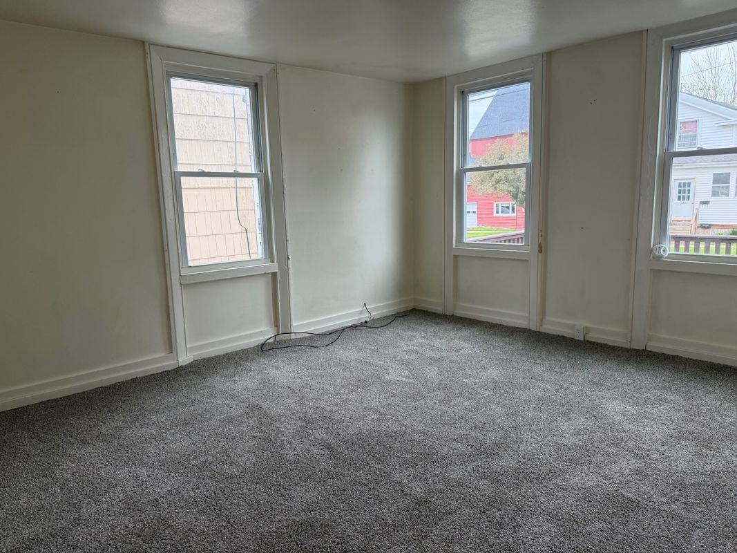 312 Utica St - Photo 4 of 16