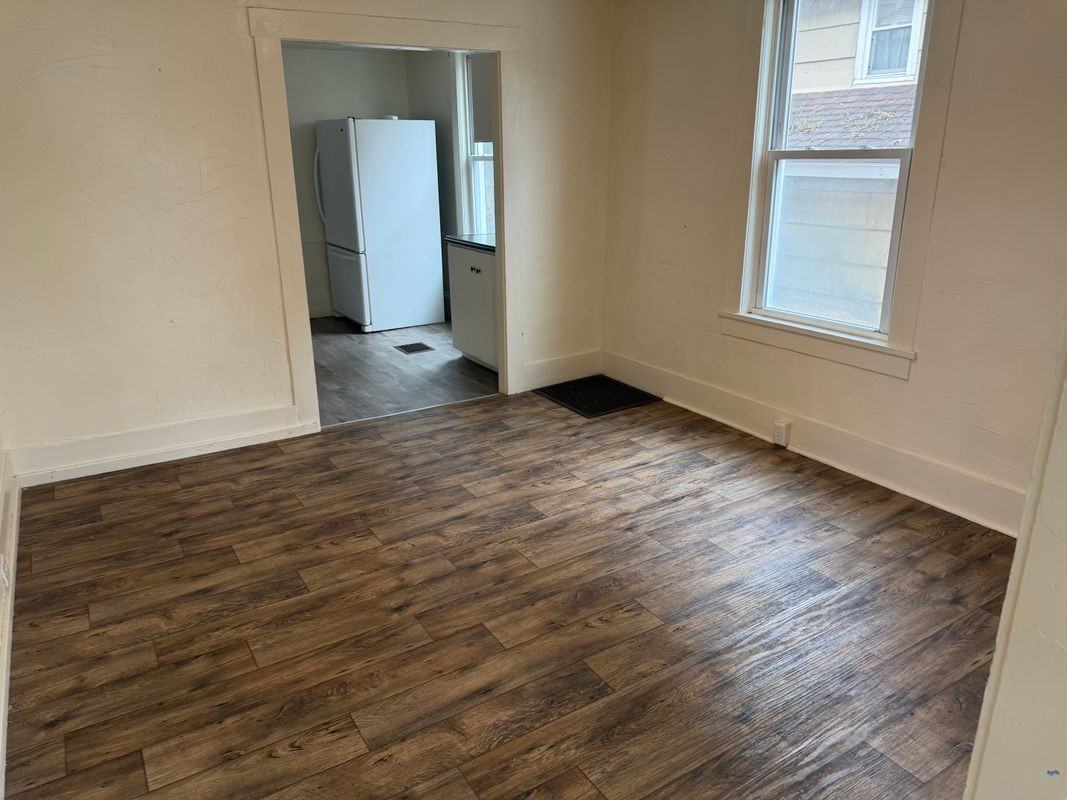 312 Utica St - Photo 5 of 16