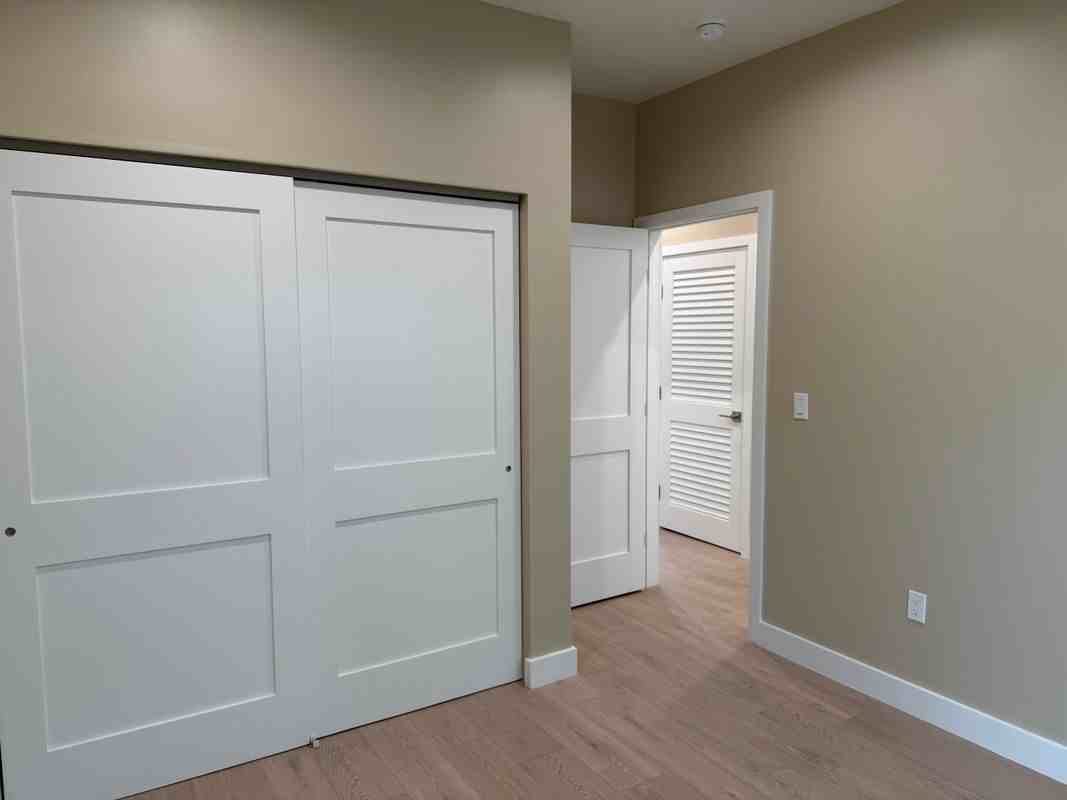 1072 N Vinedo Ave - Photo 3 of 17