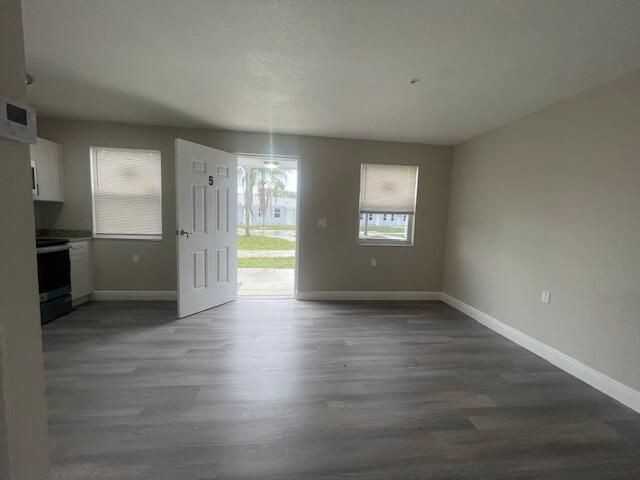 4393 Windsor Ave ##2 - Photo 4 of 9