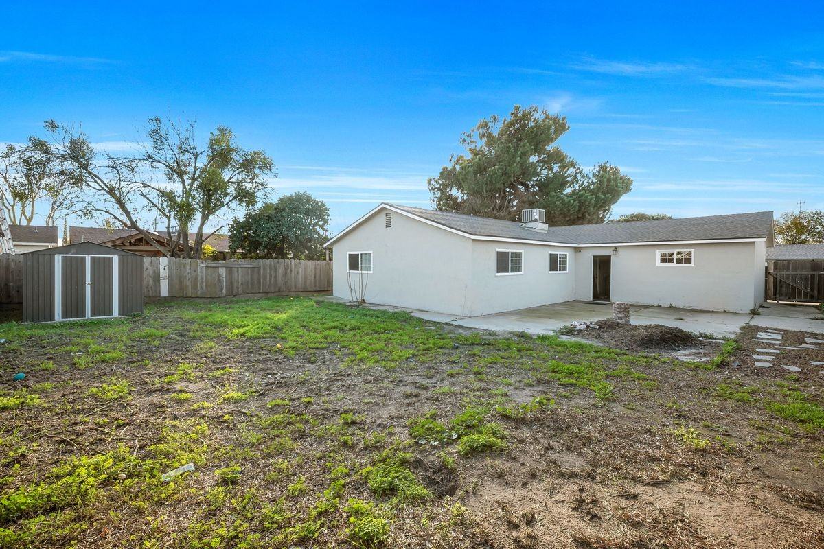 16012 Julie Ln - Photo 3 of 3