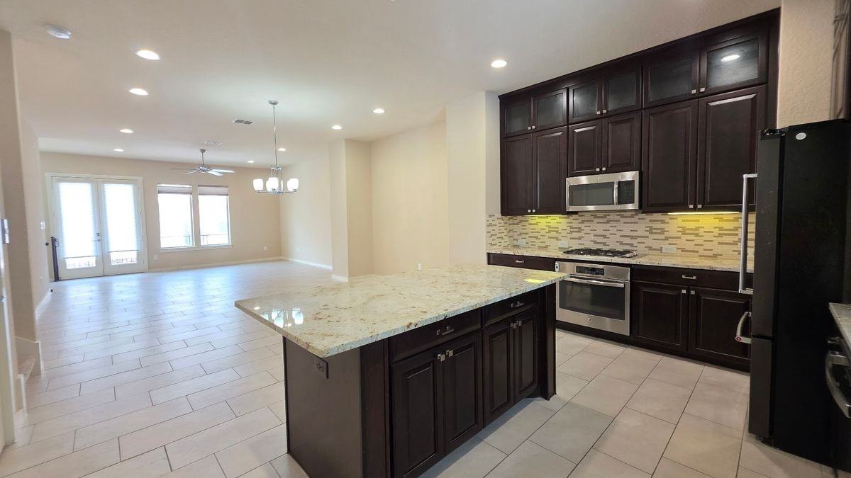 3831 Harry Wurzbach Rd ##21 - Photo 7 of 24