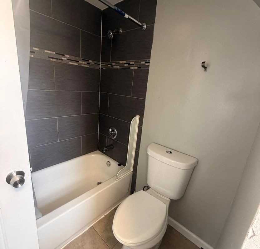 463465 Connecticut Ave - Photo 3 of 7