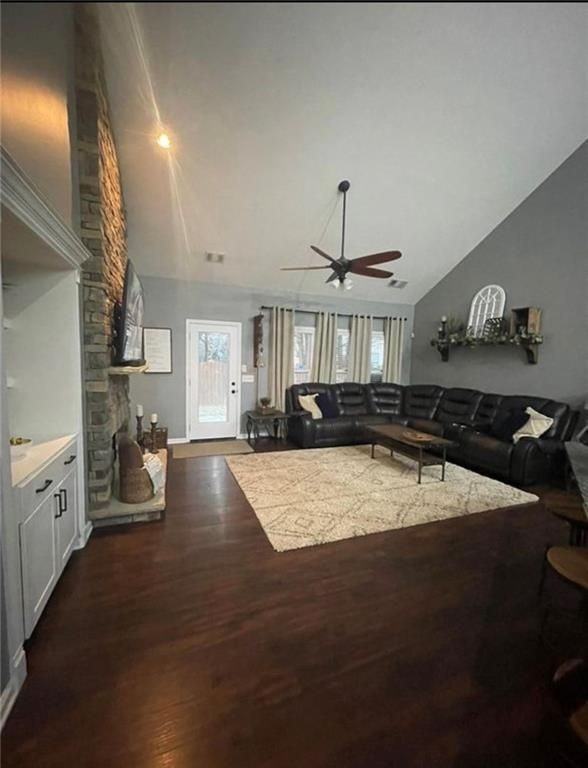 3381 Hunters Point Rd Se - Photo 3 of 15