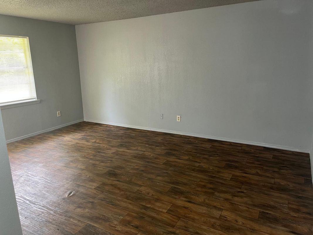 2125 Dewey St - Photo 5 of 12