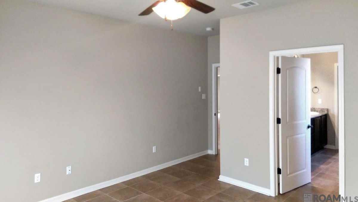 8655 Abertay Ave - Photo 5 of 8