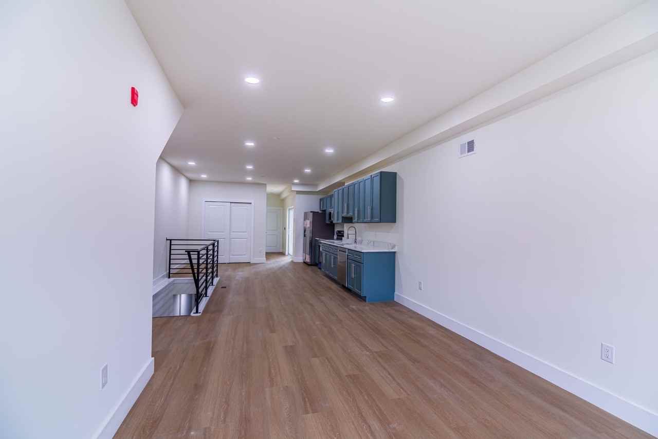 808 N PRESTON ST - Photo 3 of 33