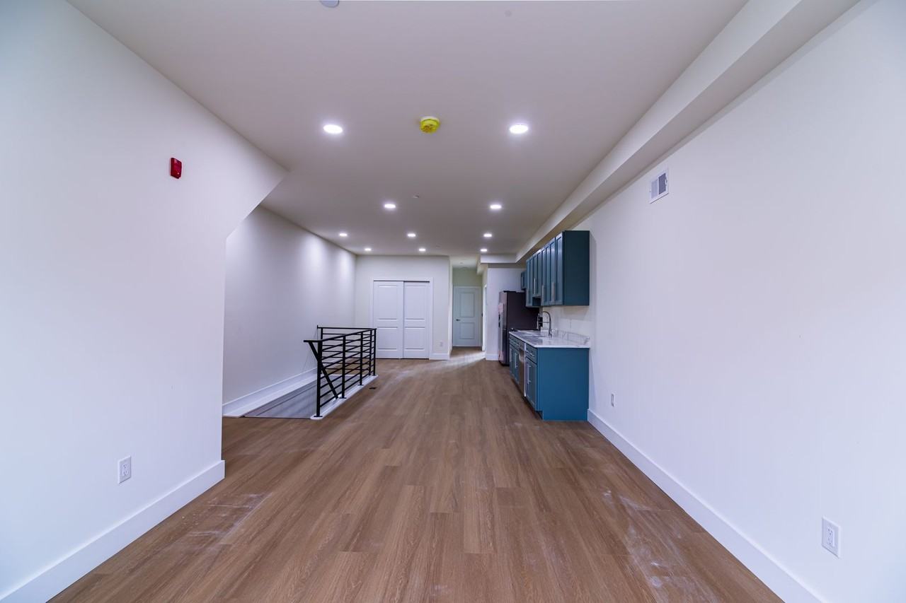 808 N PRESTON ST - Photo 4 of 33
