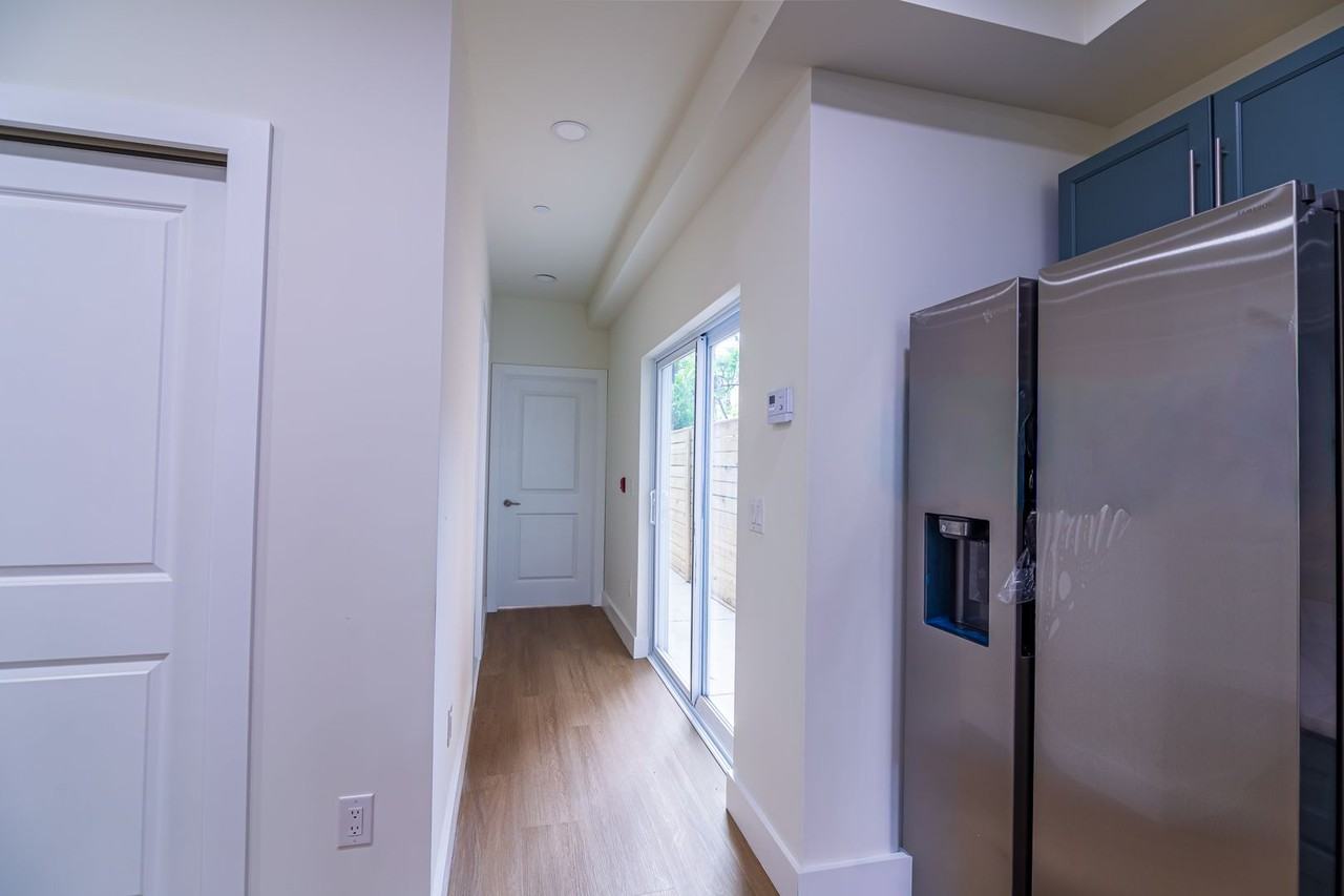 808 N PRESTON ST - Photo 6 of 33