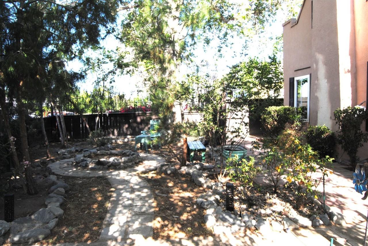 114 Flower St - Photo 2 of 26