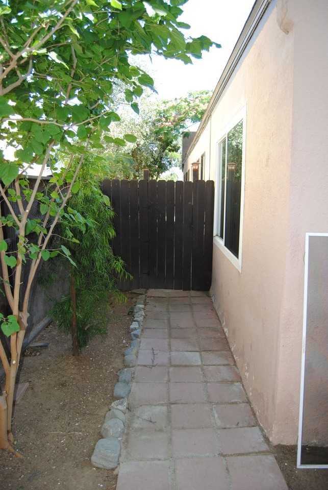 114 Flower St - Photo 3 of 26