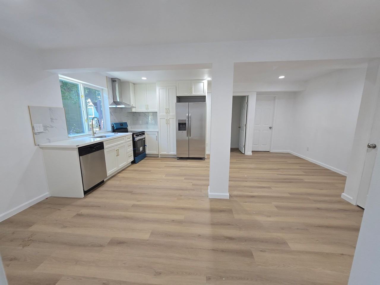 5534 Jefferson Ave - Photo 3 of 17