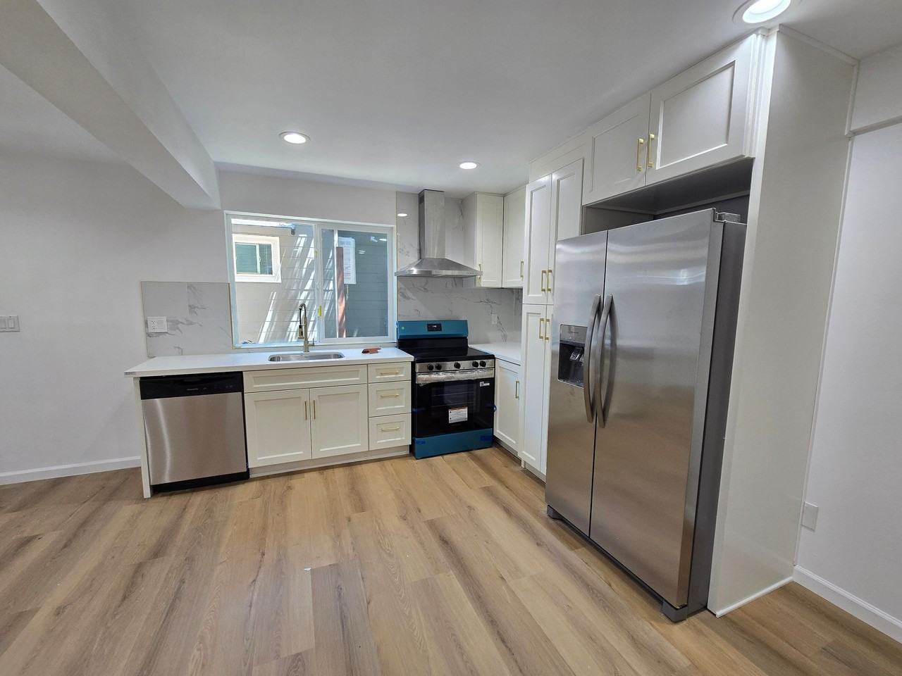 5534 Jefferson Ave - Photo 5 of 17