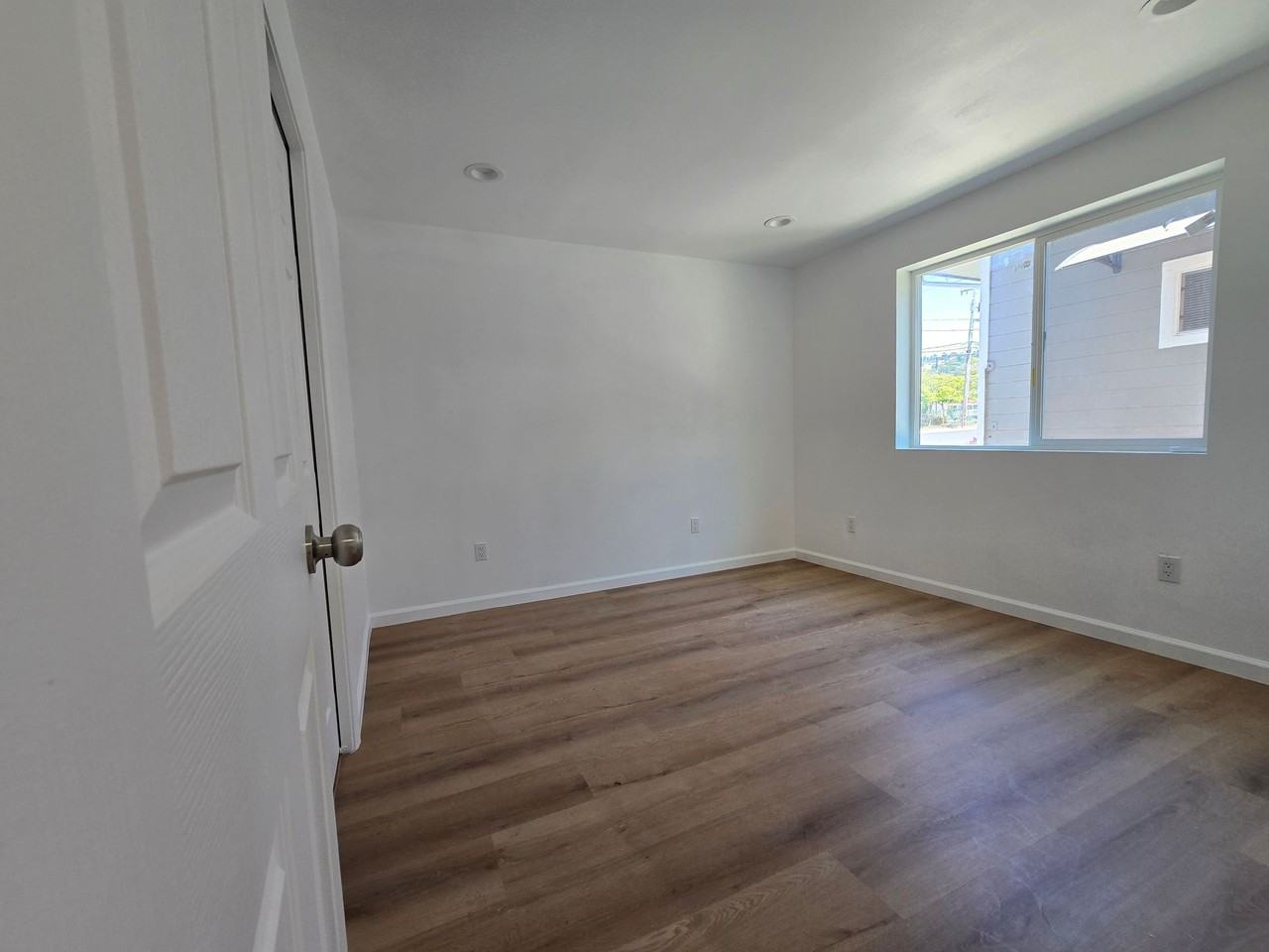 5534 Jefferson Ave - Photo 7 of 17