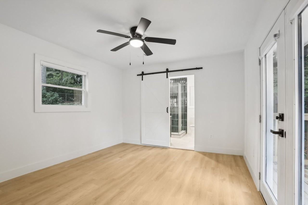 1758 Emerald Ave Sw - Photo 2 of 14