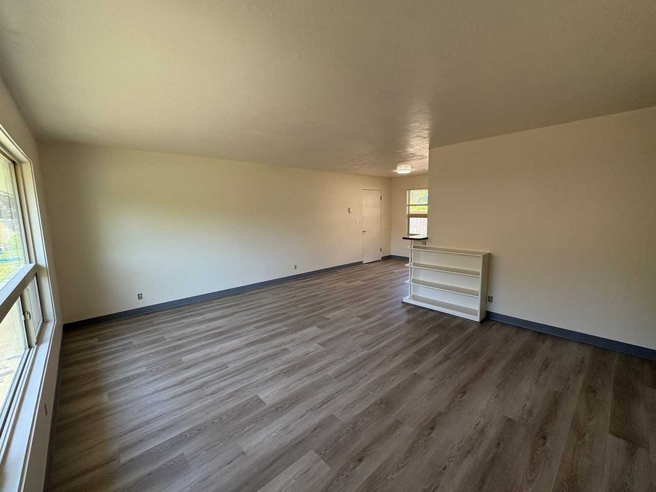 754 Leigh St - Photo 3 of 17