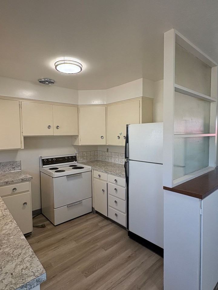 754 Leigh St - Photo 5 of 17