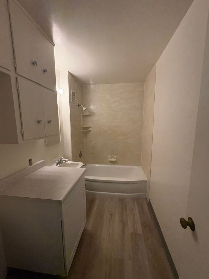 754 Leigh St - Photo 6 of 17