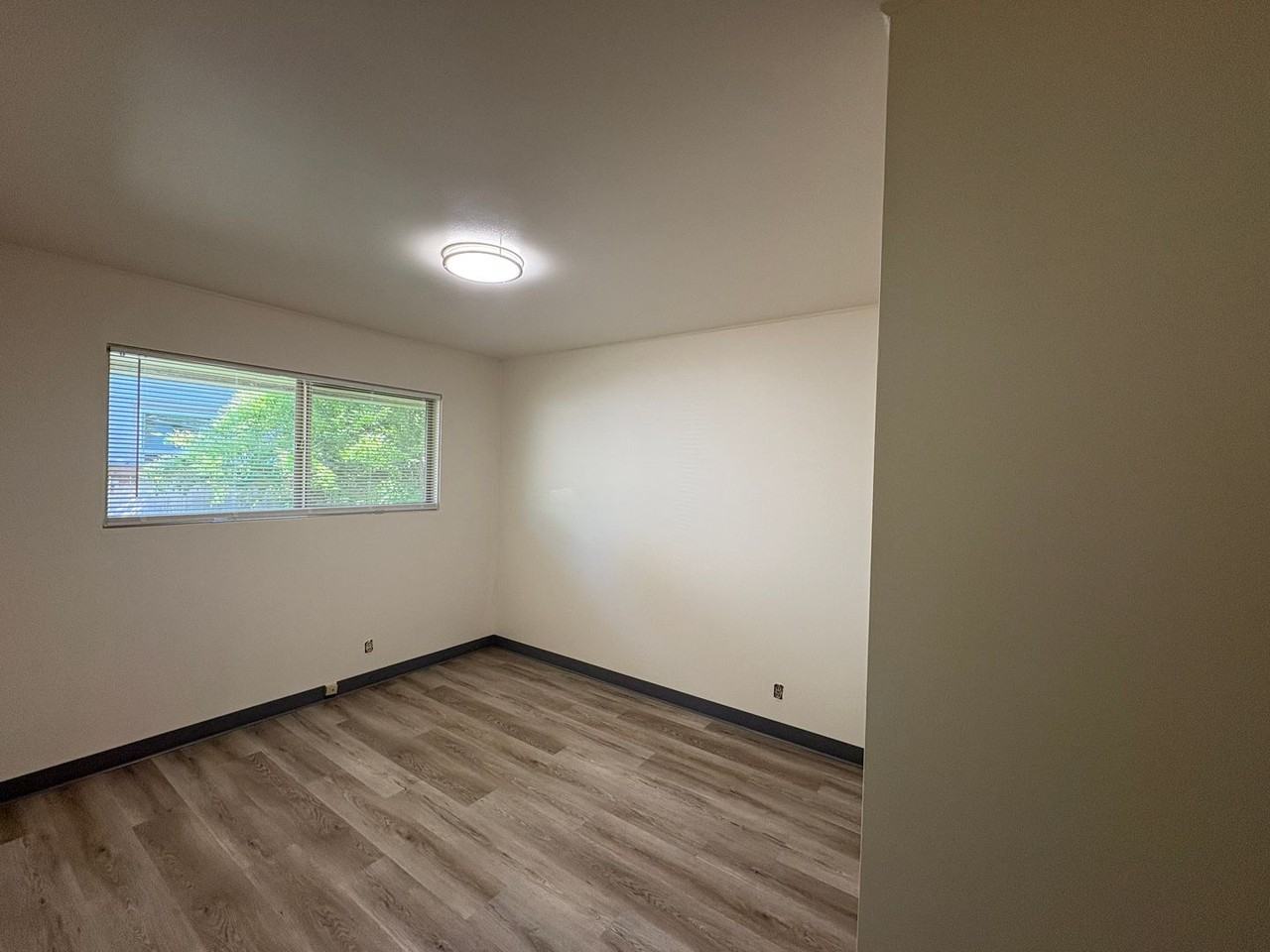 754 Leigh St - Photo 7 of 17