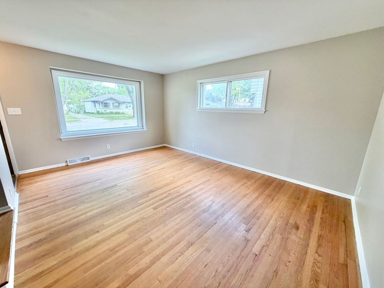 6919 W Brentwood Ave - Photo 4 of 21