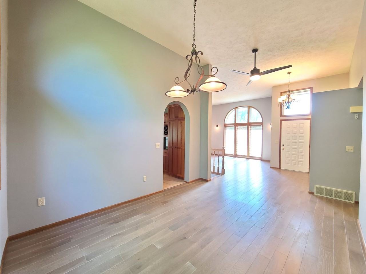 3425 E 61st Ave - Photo 3 of 36