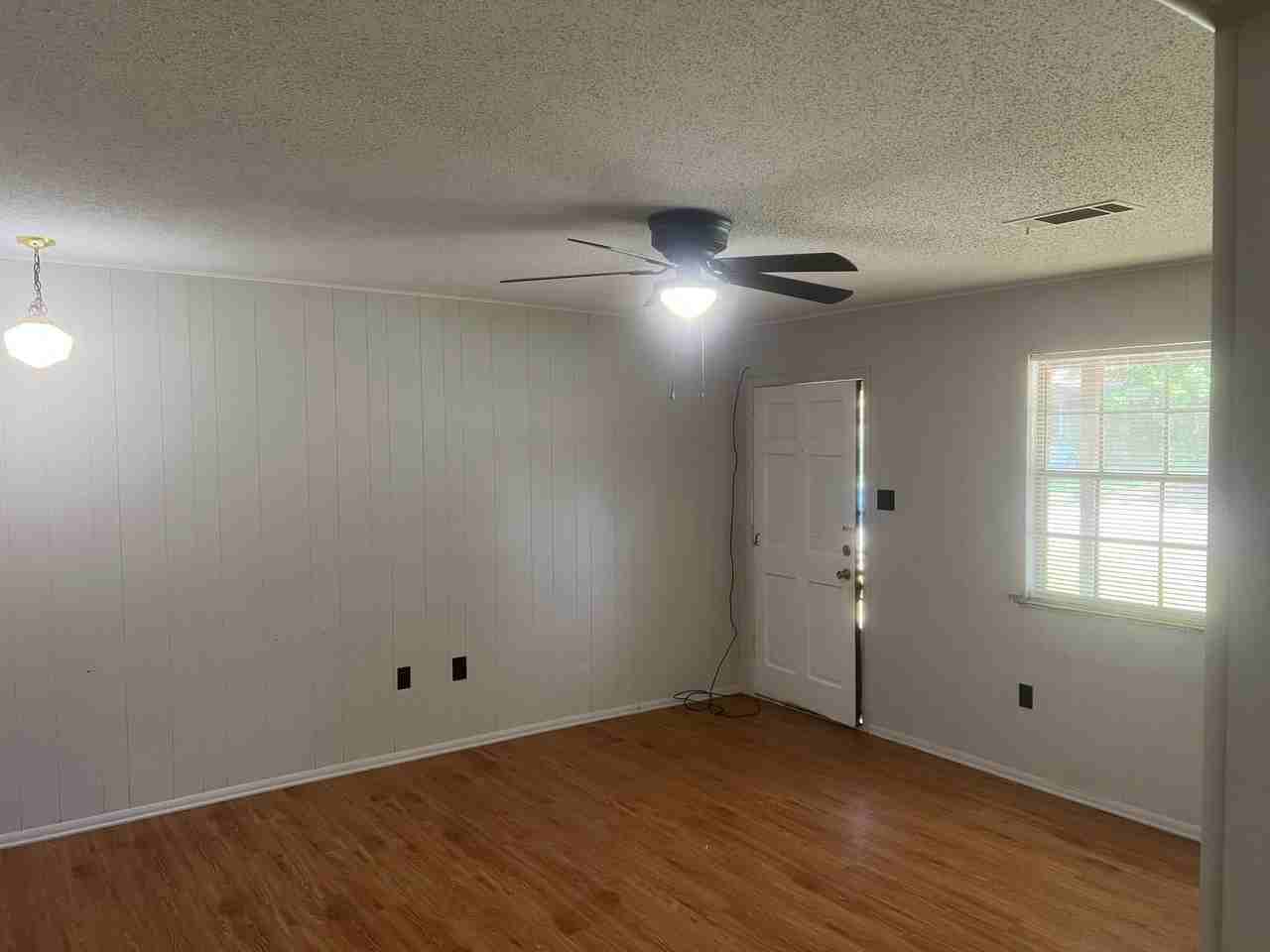 2207 Lookout Ave - Photo 3 of 8