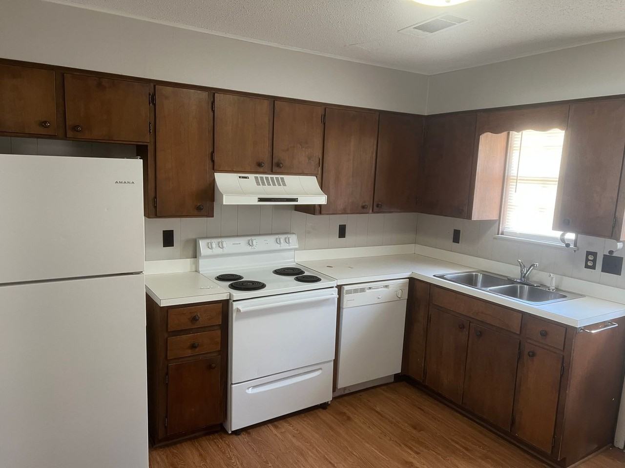 2207 Lookout Ave - Photo 4 of 8