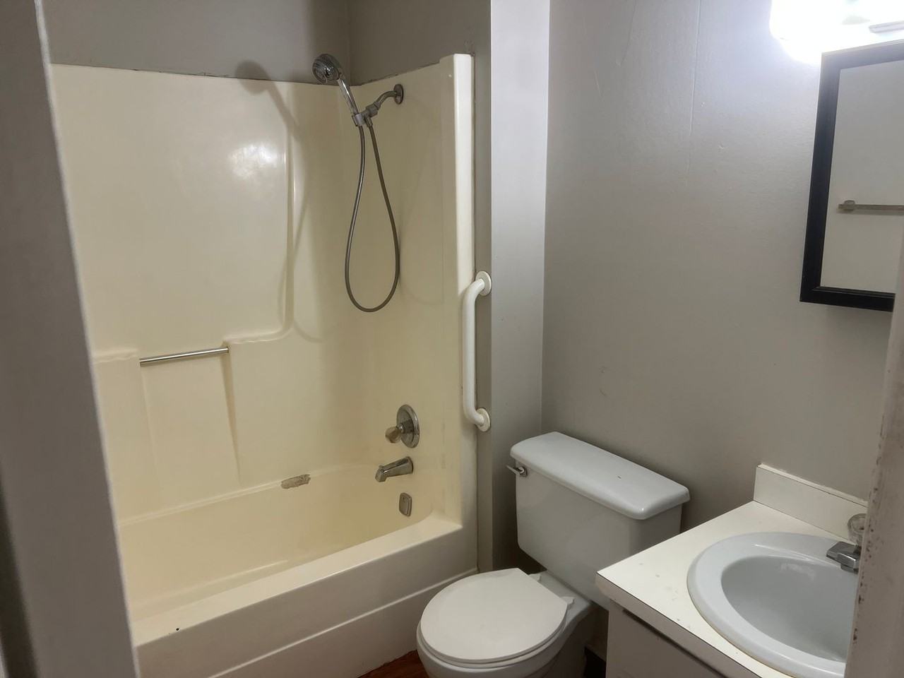 2207 Lookout Ave - Photo 7 of 8