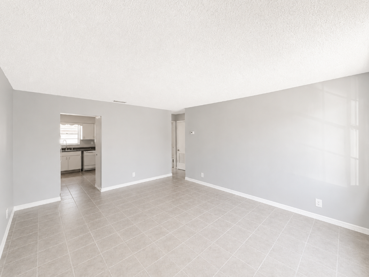 2009 Kelley Ave - Photo 4 of 11