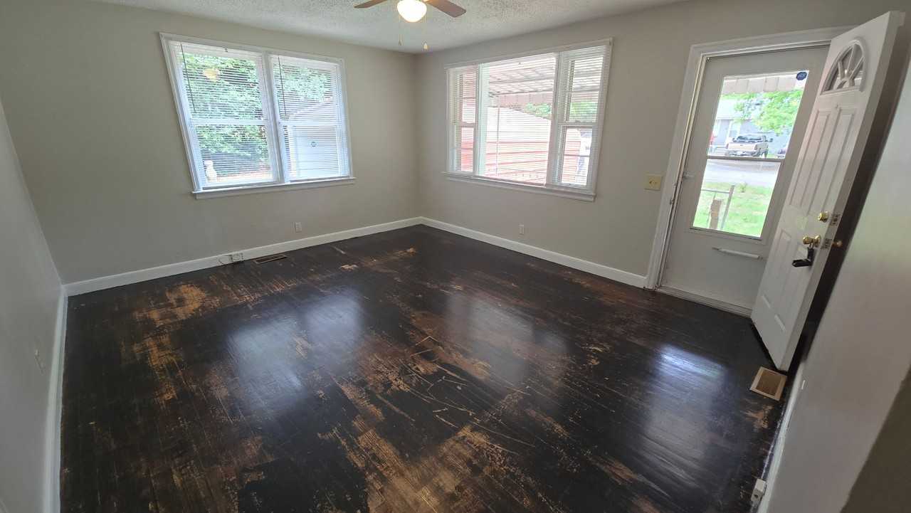 7524 Marie St - Photo 4 of 22
