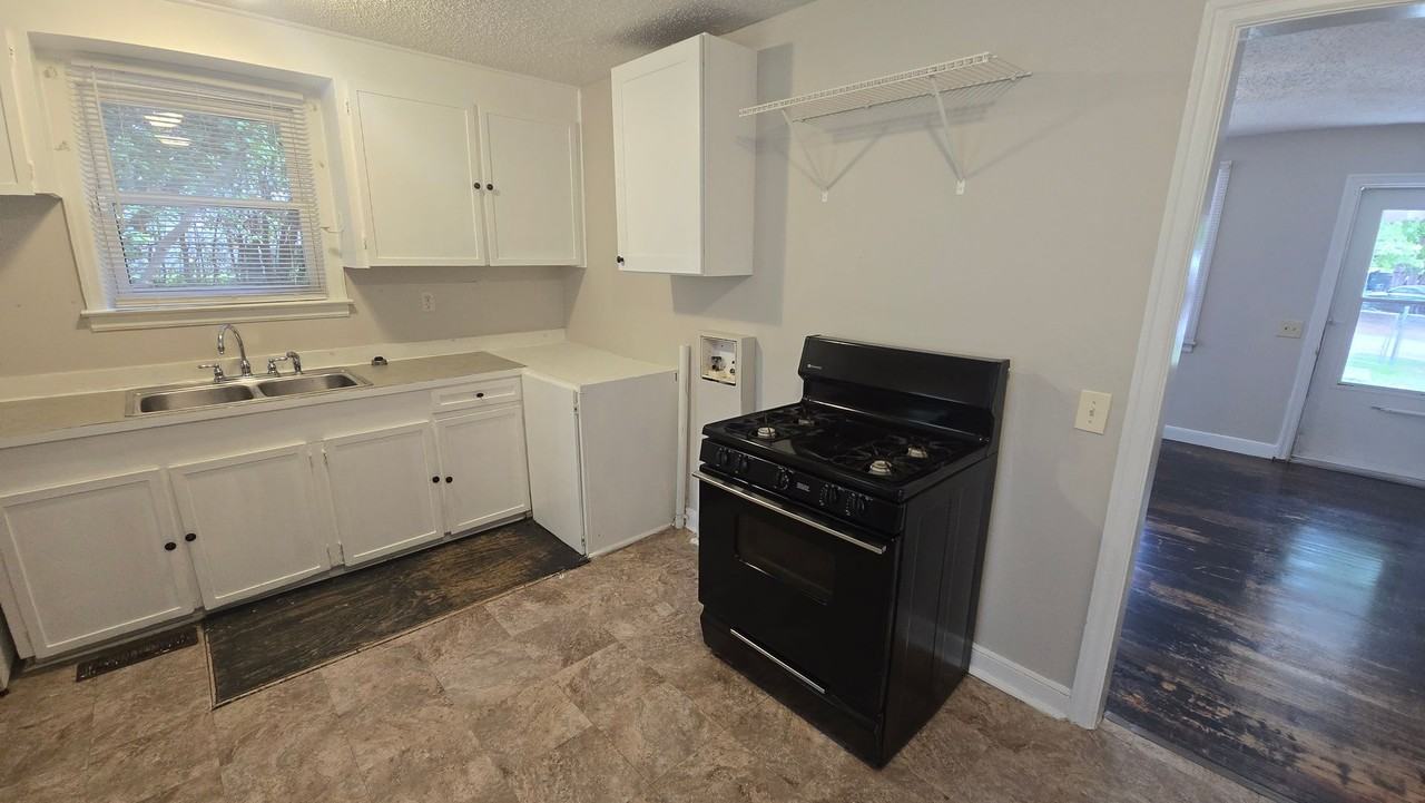 7524 Marie St - Photo 7 of 22