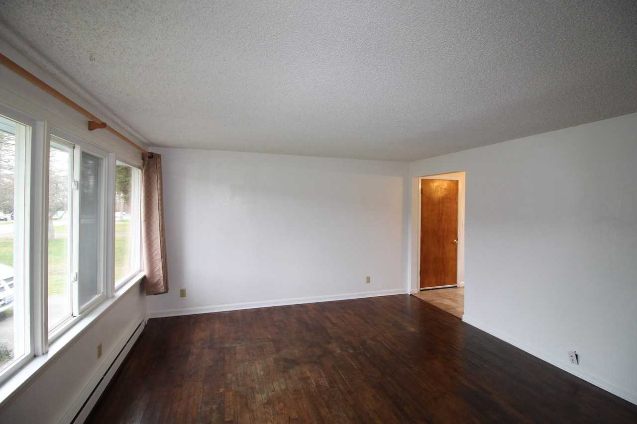441 Ne Regatta Dr - Photo 4 of 10