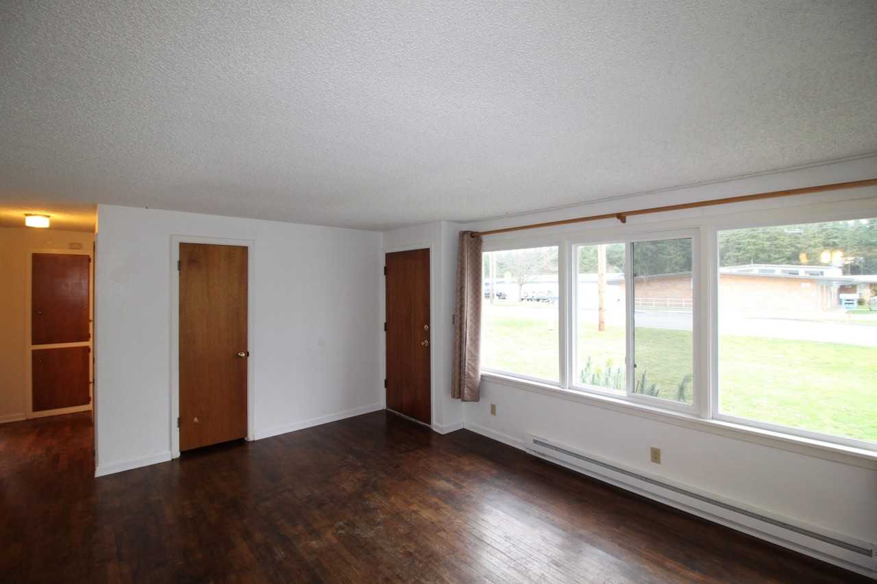441 Ne Regatta Dr - Photo 5 of 10