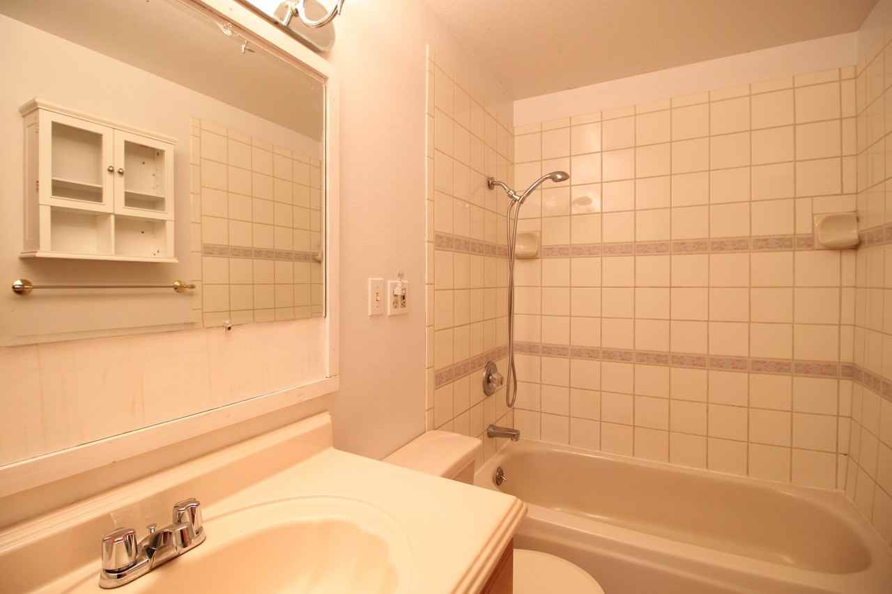441 Ne Regatta Dr - Photo 6 of 10