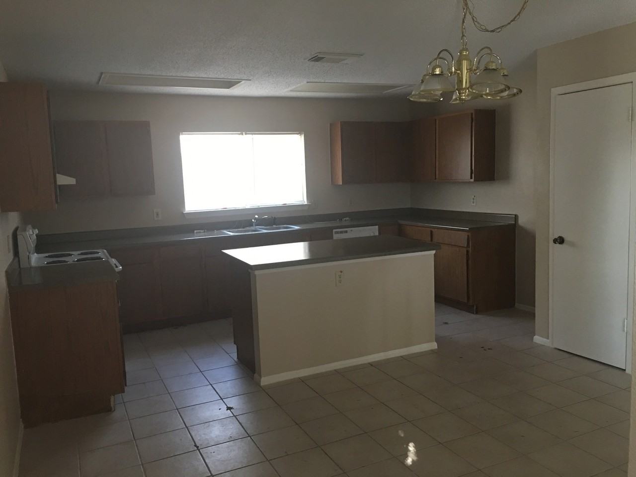 8251 Sunshine Trail Dr - Photo 3 of 9
