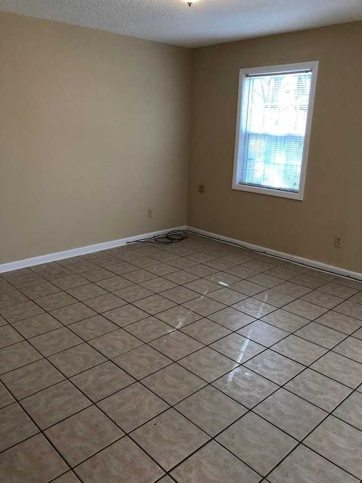 215 Peggy St - Photo 2 of 15