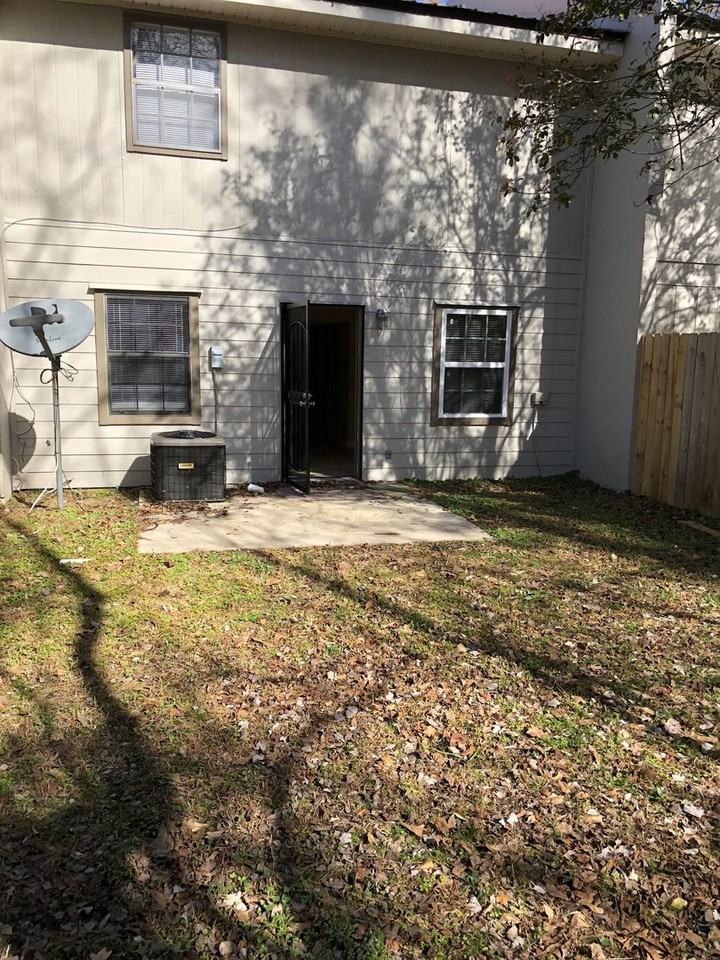 215 Peggy St - Photo 5 of 15