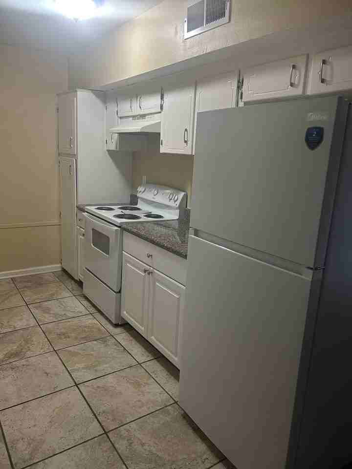 215 Peggy St - Photo 6 of 15