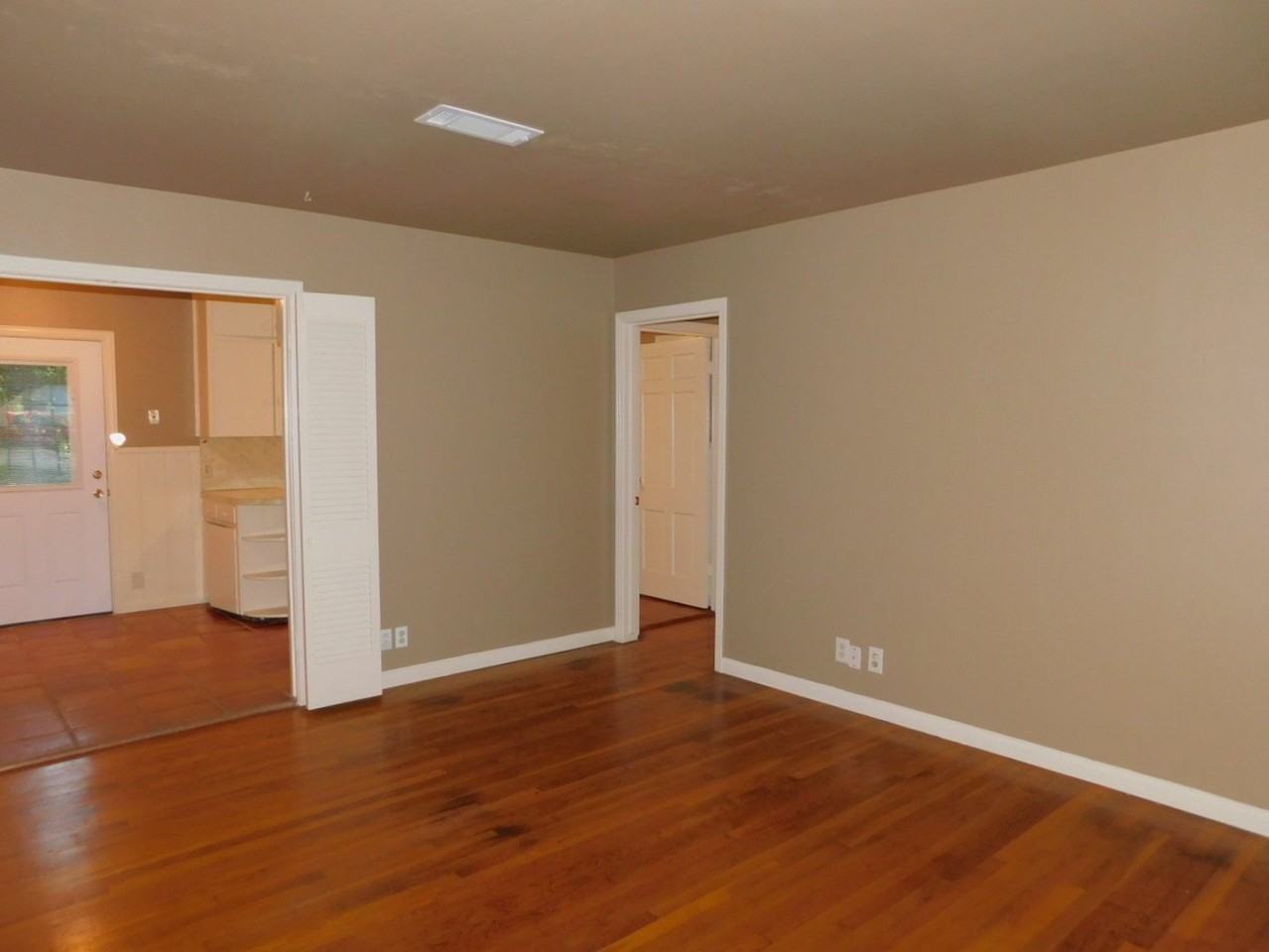 1400 Berkshire Dr - Photo 5 of 18