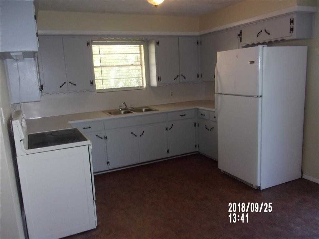 605 Sw 45th St - Photo 3 of 11