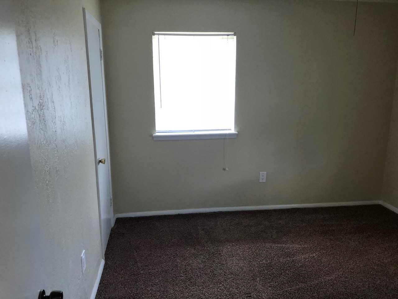 605 Sw 45th St - Photo 6 of 11