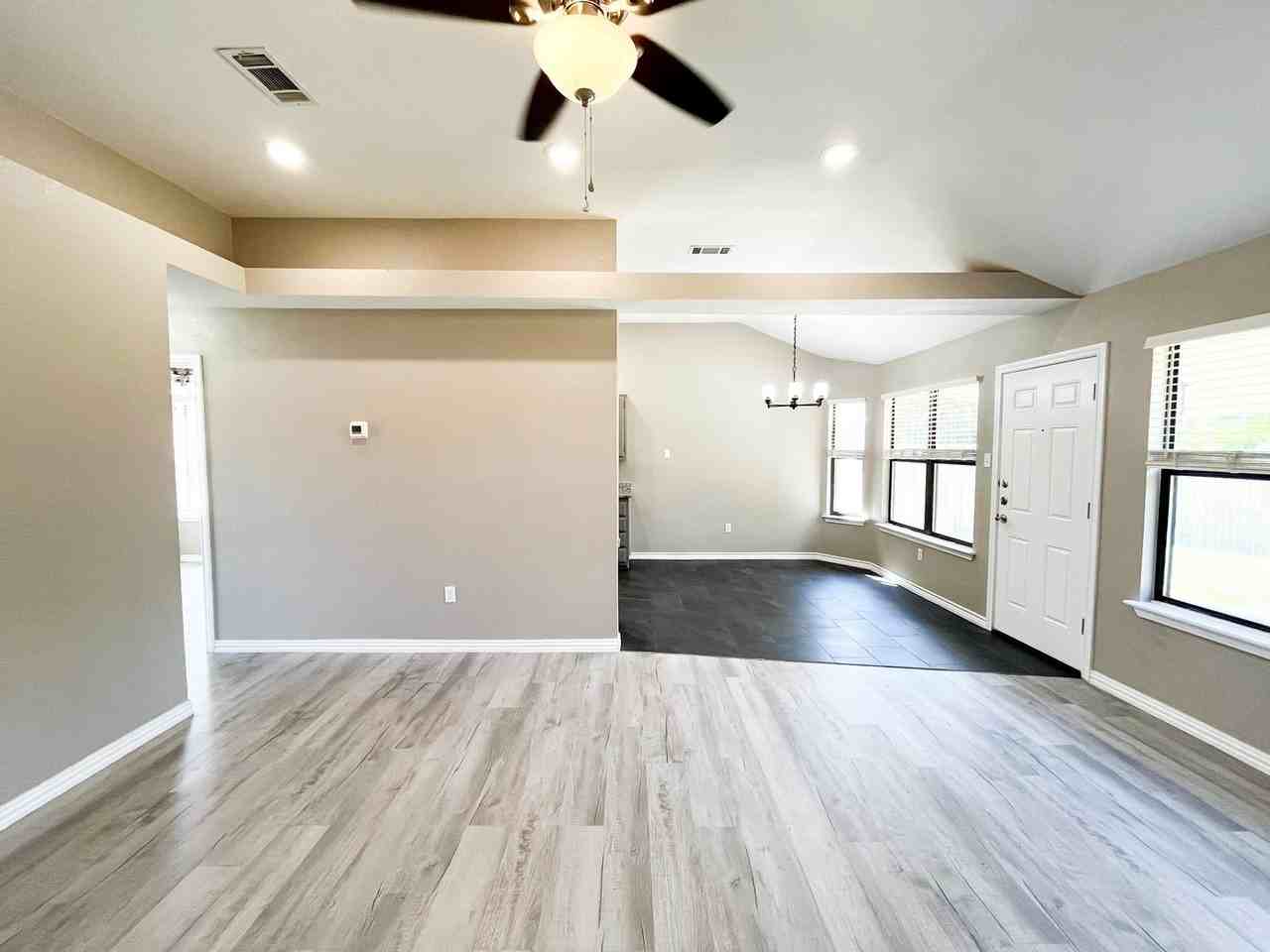 215 Wagontrain Cir - Photo 4 of 33
