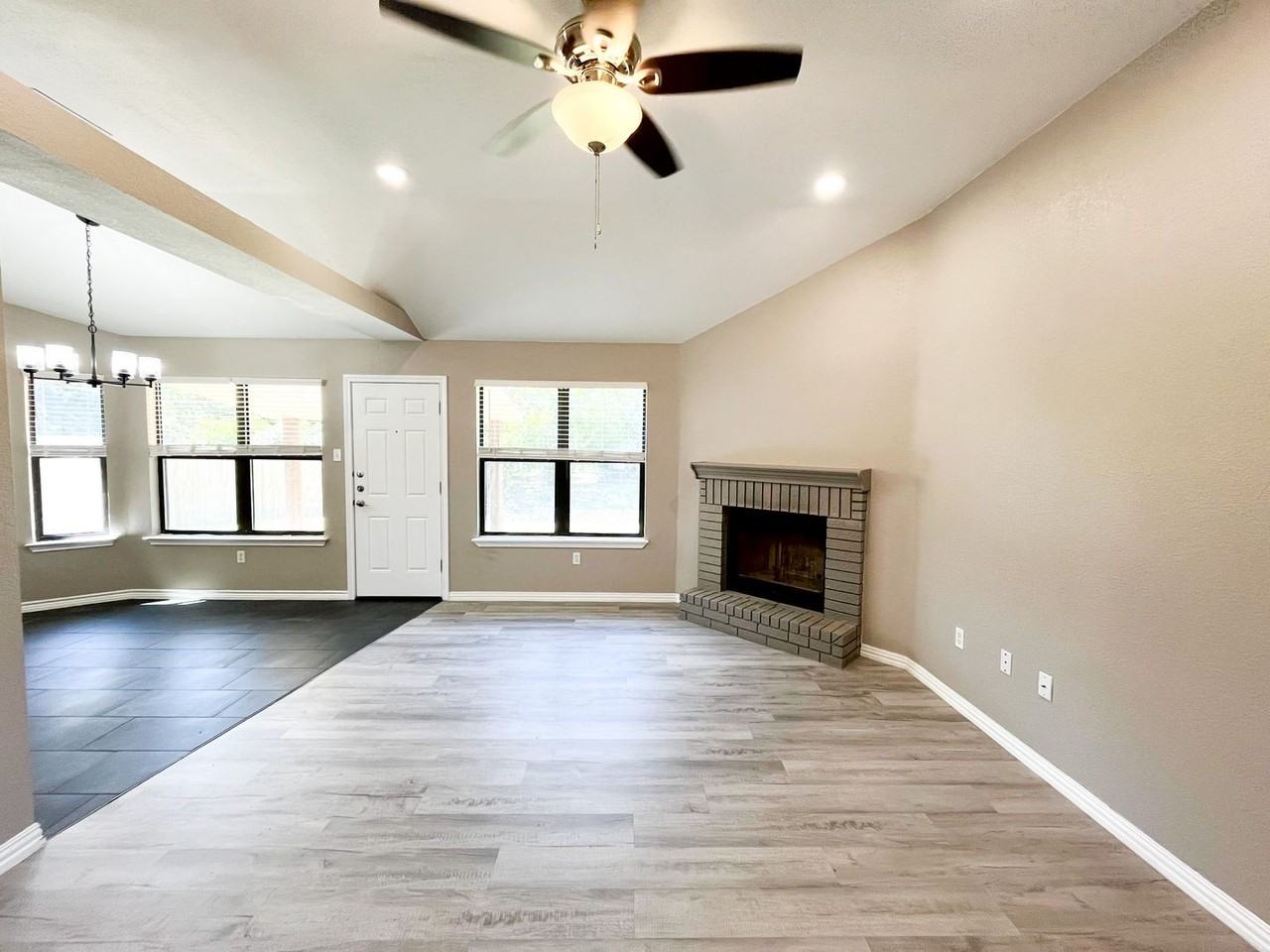 215 Wagontrain Cir - Photo 5 of 33