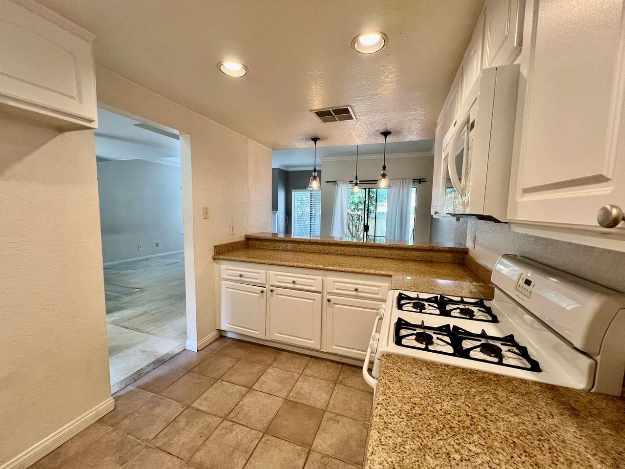 674 Sycamore Ave - Photo 4 of 17